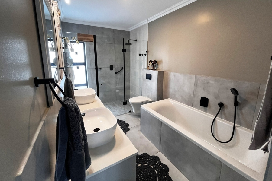 3 Bedroom Property for Sale in Renosterbos Estate Western Cape